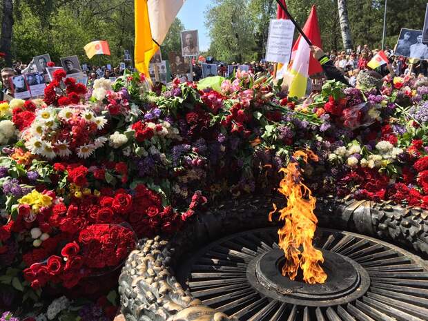Удары симулякрами по памяти – заказ Запада