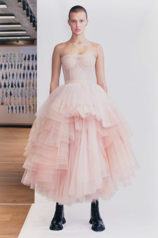 Alexander McQueen весна-лето 2021