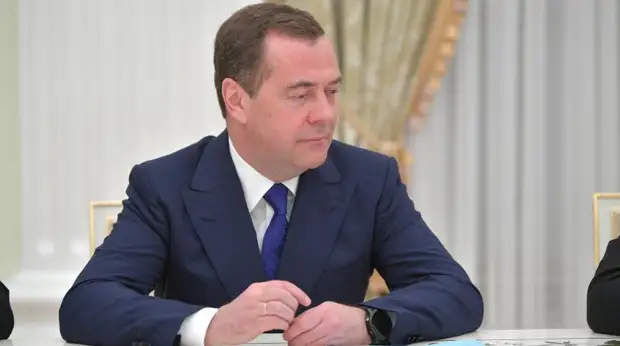 "Предъявят счет": Медведев предрек Западу разборки с населением из-за антироссийских санкций