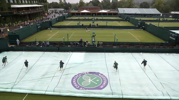 Старт Уимблдона отложили на полчаса из-за дождя