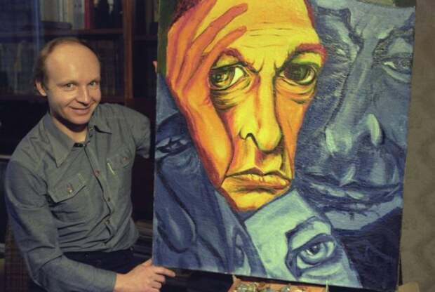 Андрей Мягков дома, с картиной «Портрет Олега Ефремова». / Фото: www.ria.ru, Владимир Вяткин Андрей Мягков дома, с картиной «Портрет Олега Ефремова». / Фото: www.ria.ru, Владимир Вяткин