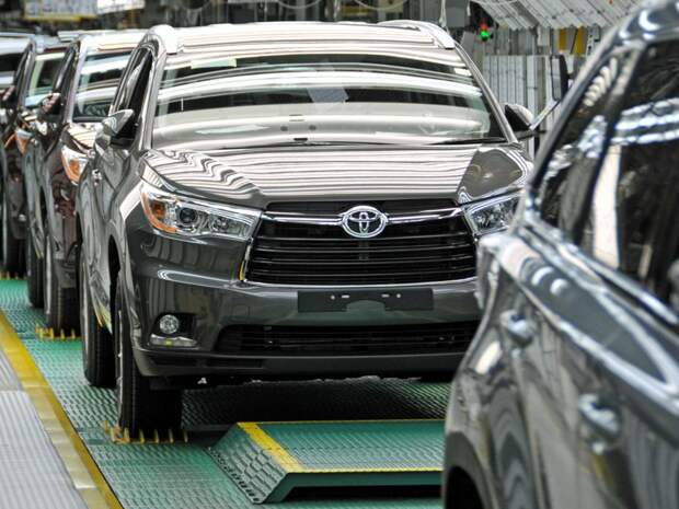 Трамп пригрозил Toyota жесткими налогами за строительство завода в Мексике