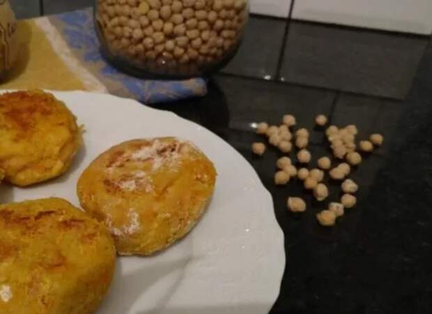 Нут и культовые из него веганские котлеты. / Фото: gastronom.ru