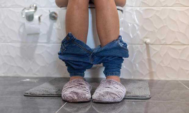 Зеленый стул у взрослого: инфекционист Сережина назвала три главные причины