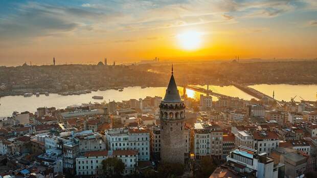 Девять звезд шоу-бизнеса задержали в Стамбуле по делу о наркотиках