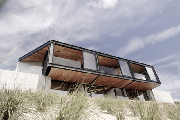 Стильный противоураганный дом от компании Architects’ Creative