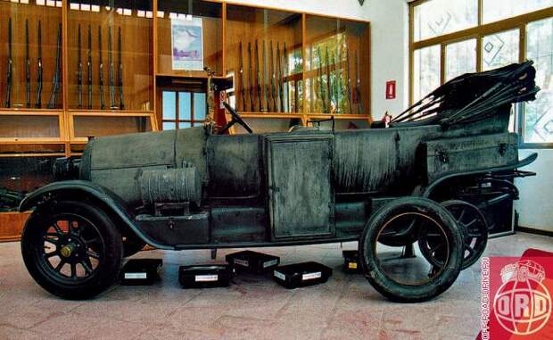 Этот Fiat 30-45 cv Tipo 4 1910 года выпуска в годы Первой мировой возил короля Италии Виктора Эммануила III. Четырехцилиндровый двигатель (5699 см3, 20 л.с.) машины имел прогрессивную моноблочную конструкцию (в те годы цилиндры обычно отливали поодиночке) и обеспечивал максимальную скорость 95 км/ч.