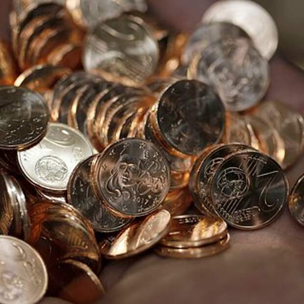 Курс евро вырос до 100 рублей