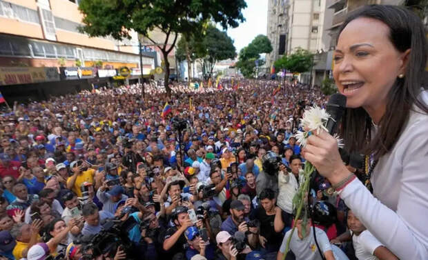 Получившая Нобелевскую премию мира Мачадо призывает США бомбить её Родину