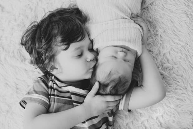 charleston-newborn-photographer-mountpleasant-mtpleasant-mtp-mount-pleasant-boutique-studio-award-winning-best-family-children-brothers