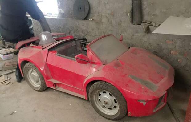 Дедушка собрал своему внуку мини-суперкар Lamborghini Дедушка собрал своему внуку мини-суперкар Lamborghini