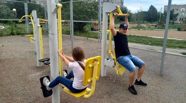 «Отцу ребёнок не нужен»: житель Магнитогорска после смерти матери добивается установления опеки над младшей сестрой