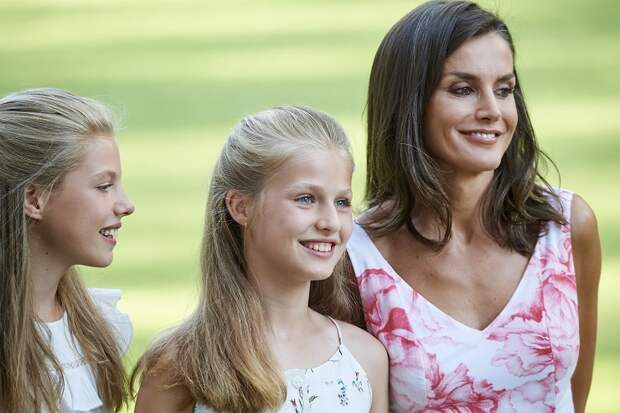 Королева Летиция с дочерьми