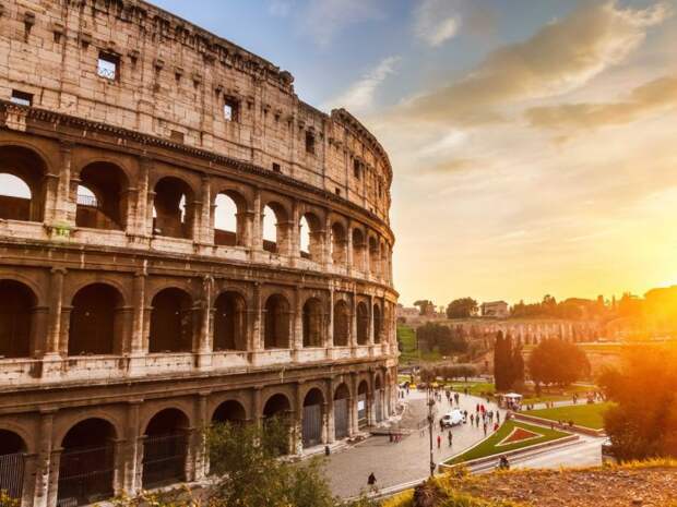 Величественный Колизей в Риме.