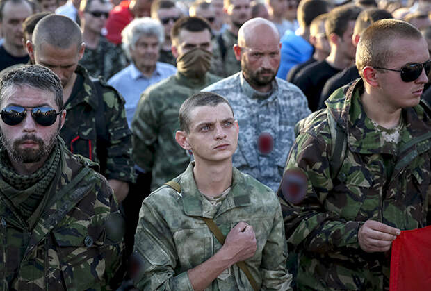 Боевики «Правого сектора» во время антиправительственной акции в Киеве