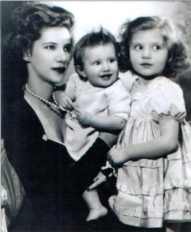 Княгиня Екатерина с дочерьми Николеттой и Фьметтой