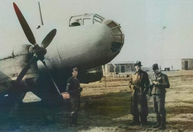 Юнкерс 86р-1 (Ju 86P-1) на немецком аэродроме. Фото из свободного источника доработанное автором.