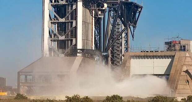 SpaceX заливает новую стартовую площадку водой: идёт подготовка к полноценному прожигу Super Heavy с 33 двигателями