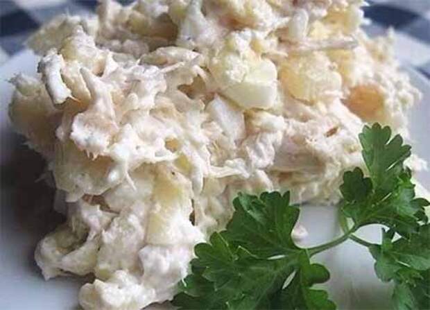 простой салат с куриной грудкой и яйцом