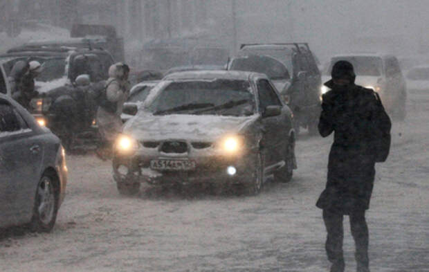 Во Владивостоке из-за непогоды произошел транспортный коллапс