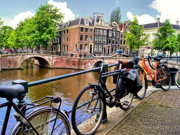 Великолепный город Амстердам в Нидерландах.