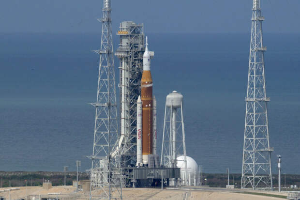 Стартовала пилотируемая лунная миссия "Артемида-2"