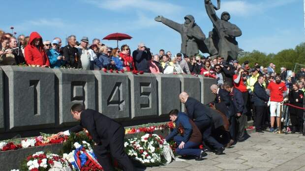 Услышав Путина, "выдали содержание... методички": Перевирающие историю оскорбили и Россию, и Победу. Витязева показала прямую речь