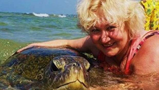 Светлана Елкина спасает черепах Светлана Елкина спасает черепах