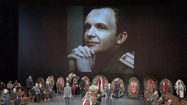 Актёра Андрея Мягкова похоронили на Троекуровском кладбище