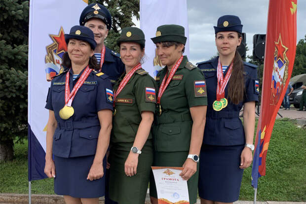 Женская сборная ЛенВО по парашютному спорту завоевала бронзу на чемпионате ВС РФ, проходящего в Самаре