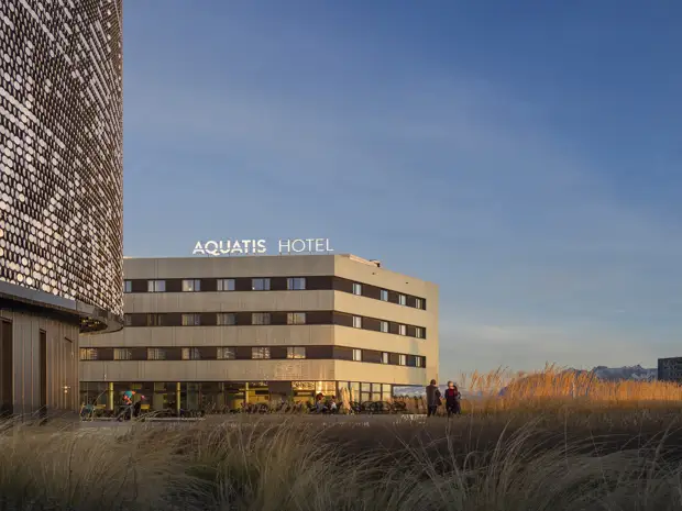 Прогулка по океанариуму Aquatis в Швейцарии Прогулка по океанариуму Aquatis в Швейцарии является, форма, спроектированы, тысяч, индивидуальность, местности, проекта, частью, комплекса, проект, океанариум, школьные, видом, гардероб, магазин, задачей, ресторан, террасой, открытый, занятия Главной