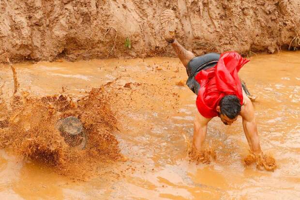 Ежегодная гонка по грязи Run Mud в Тель-Авиве