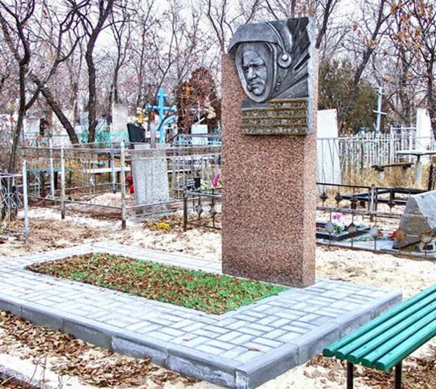 Могила капитана Геннадия Елисеева