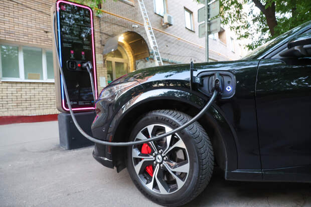 В России не исключили продления льгот для электрокаров на платных трассах