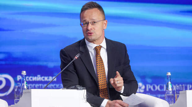 Сийярто: в ЕС устроили соревнование по идиотским заявлениям о Трампе и Орбане