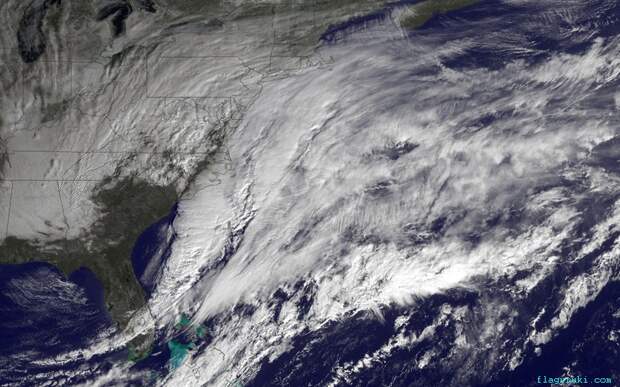 Изображение со спутника GOES-East показывает образование зимнего шторма над Средне-Атлантическими штатами.
