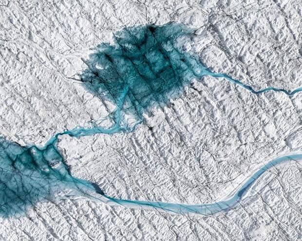 Фотограф сделал зловещие аэроснимки таяния ледяного покрова Гренландии