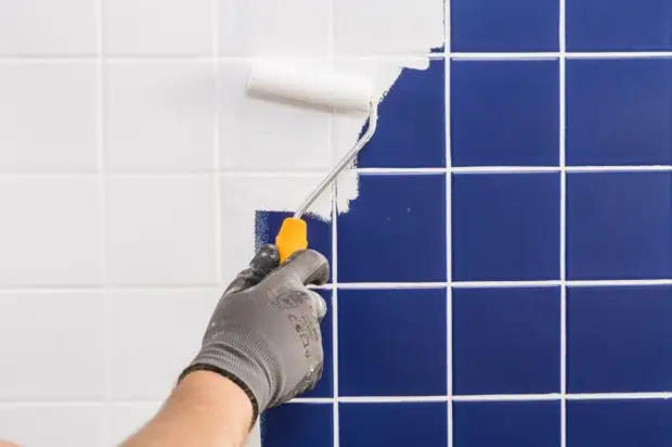 by Paul Jaeger GmbH  Co. KG


<p>#1. Покрасить фартук<br />Мысль приходит в голову первой, но порождает массу вопросов. Ляжет ли краска, не будет ли слишком очевидно, что плитку покрасили, не станет ли просвечивать старая плитка, особенно если новый тон светлее?</p>
<p>Вообще, если соблюдать технологию, краски ложатся на плитку хорошо. Для керамики годятся разные: латексная, масляная, эпоксидная, алкидная эмаль. Есть и специальная краска для керамики, она подороже, ее используют для отдельных плиток и рисунков.</p>
<p><img decoding=