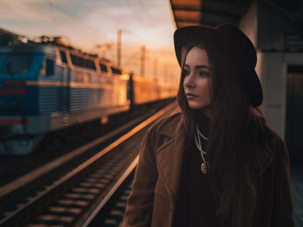800x600_train-girl-mood