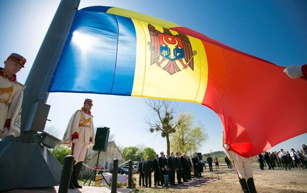 Санду намерена переименовать государственный язык на румынский