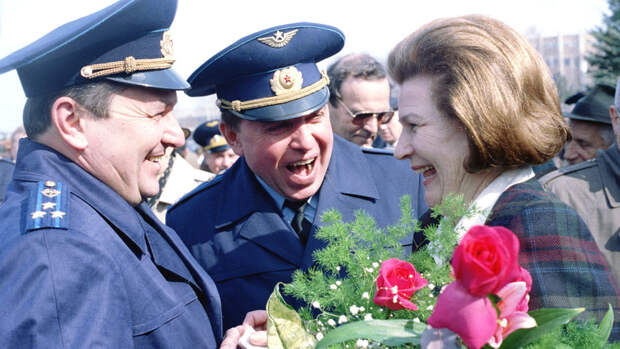 Космонавты Валентина Терешкова, Александр Волков и Виктор Афанасьев (справа налево). 1996 год