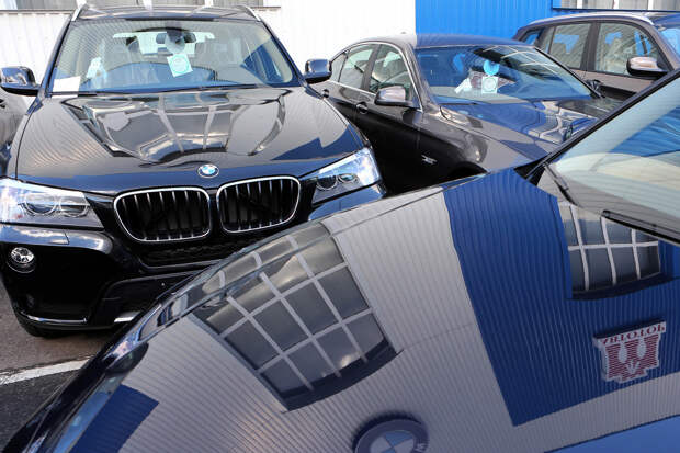 Названы причины резкого скачка продаж немецких и японских машин в России