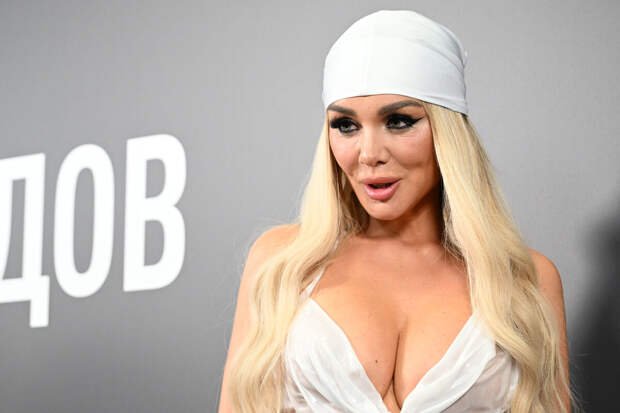 Певица Анна Седокова потеряла на продаже одежды 1,9 млн рублей за год