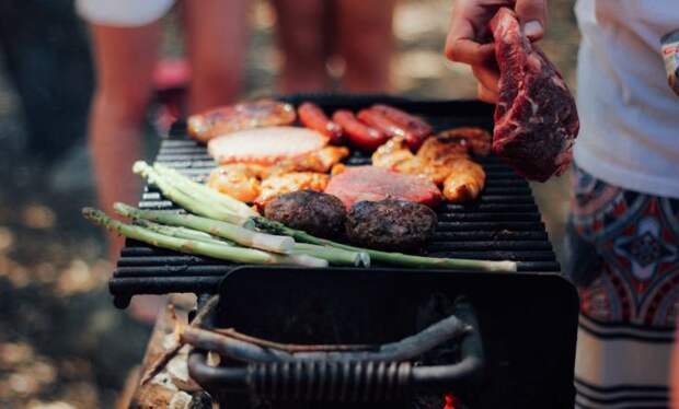 Диетолог Соломатина сообщила о риске развития рака при употреблении мяса в жару