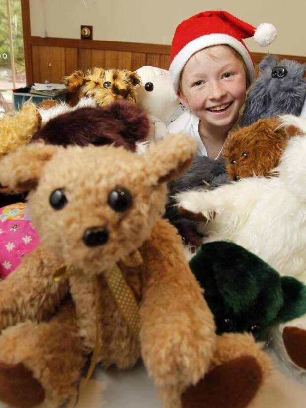 12-летний мальчик научился шить, чтобы делать игрушки для больных детей благотворительность, дети, игрушки, помощь
