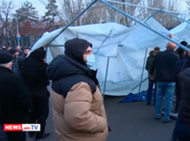Установка палаток на проспекте Баграмяна
