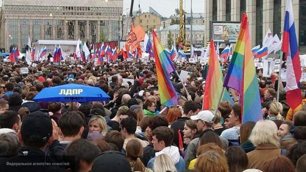 Советник Азарова объяснил, почему митинги в Москве не приведут к очередному "Майдану"