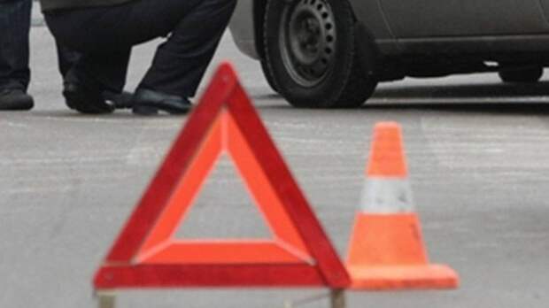 Авария с участием грузовика унесла жизни женщины и двух детей под Красноярском