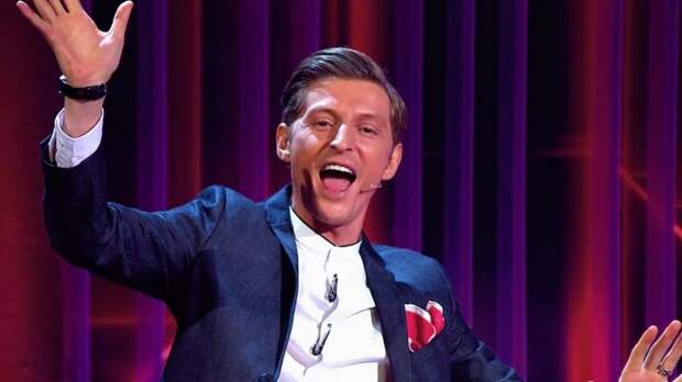 Резидент Comedy Club Павел Воля выпустил собственную книгу стихов