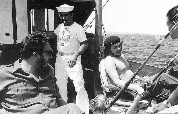 Че Гевара и Фидель Кастро на рыбалке, 1960 год  знаменитости, история, фото